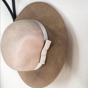 Womens Brixton Hat / Sand Color / Great condition